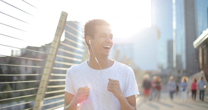 togliere occhiali intervento laser - CAMO - Centro Ambrosiano Oftalmico